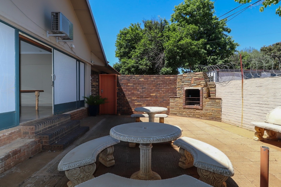 To Let commercial Property for Rent in Wilkoppies North West